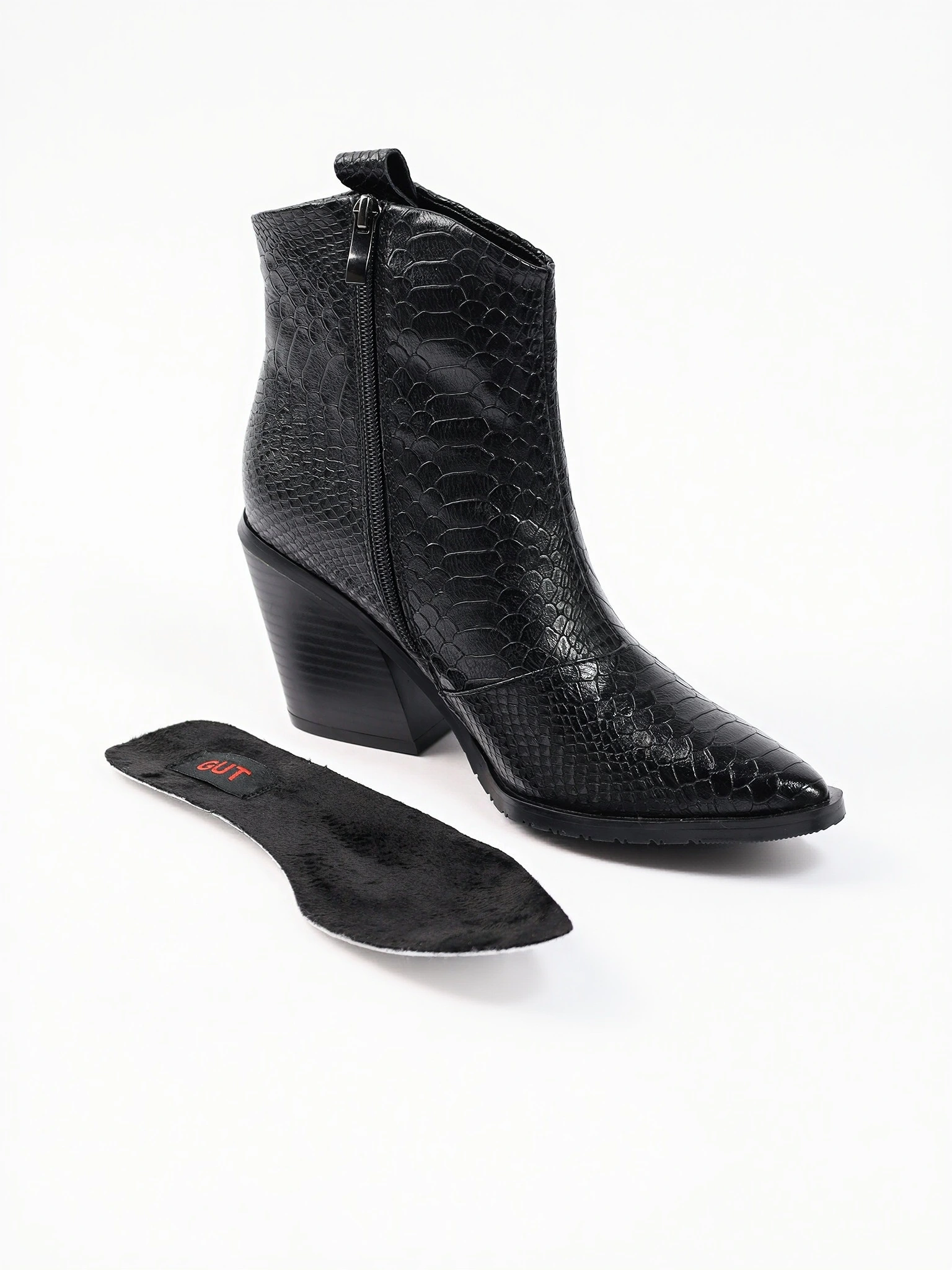 Ботильоны черного цвета из натуральной кожи под рептилию